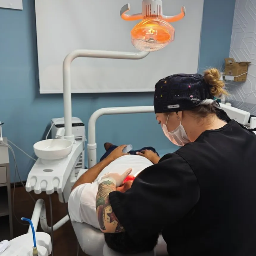 Atendimento na cadeira odontológica